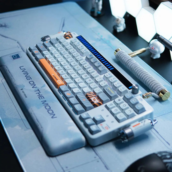 KEYSME LUNAR 01 – Mechanical Keyboard with Sound-Reactive RGB Lighting