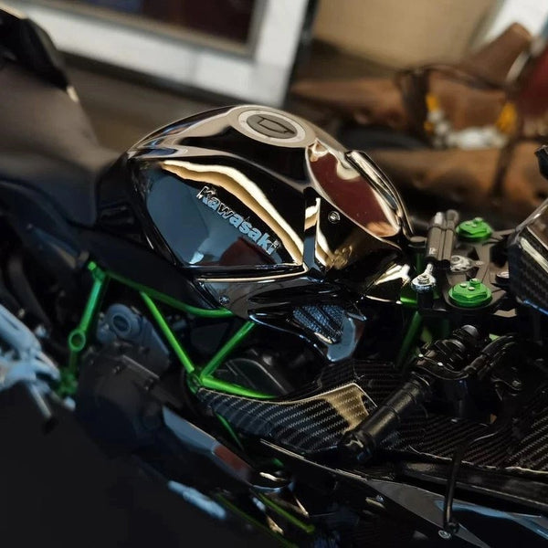 Kawasaki Ninja H2R 1:6 Scale Model – Engine Start, Smoke Emission, LED Lights